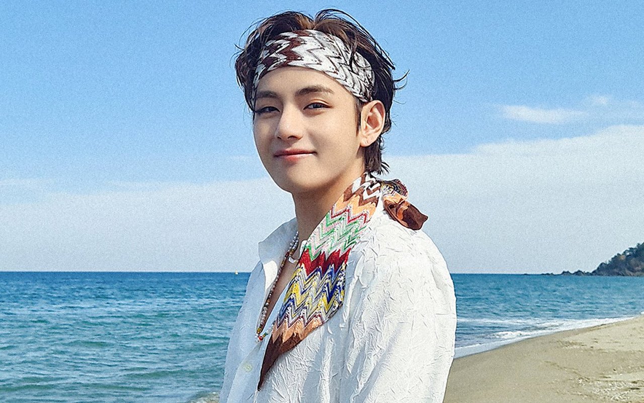 Berujung Rumor Kencan, Begini Suasana Pameran Seni Saat Dikunjungi V BTS
