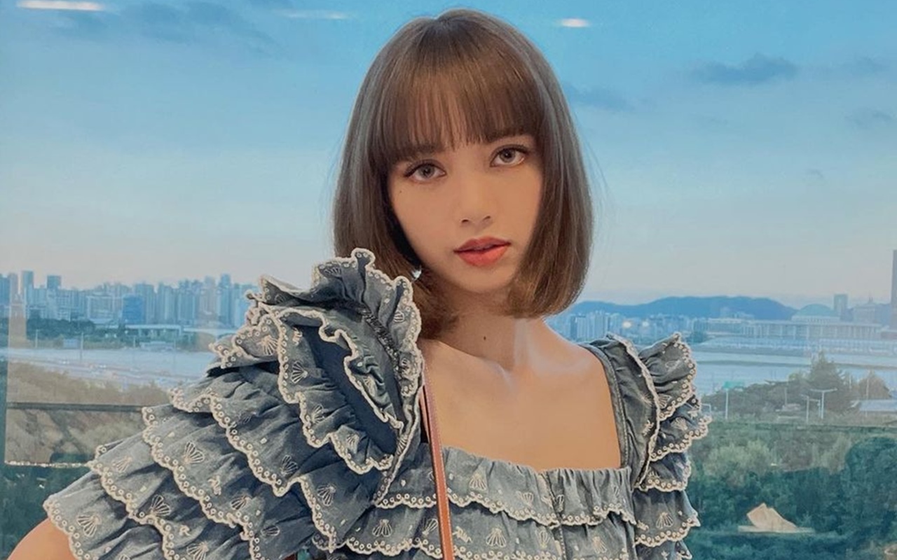 Outfit Lisa BLACKPINK di Prancis Dibandingkan dengan Member Lain, Paling Tertutup?