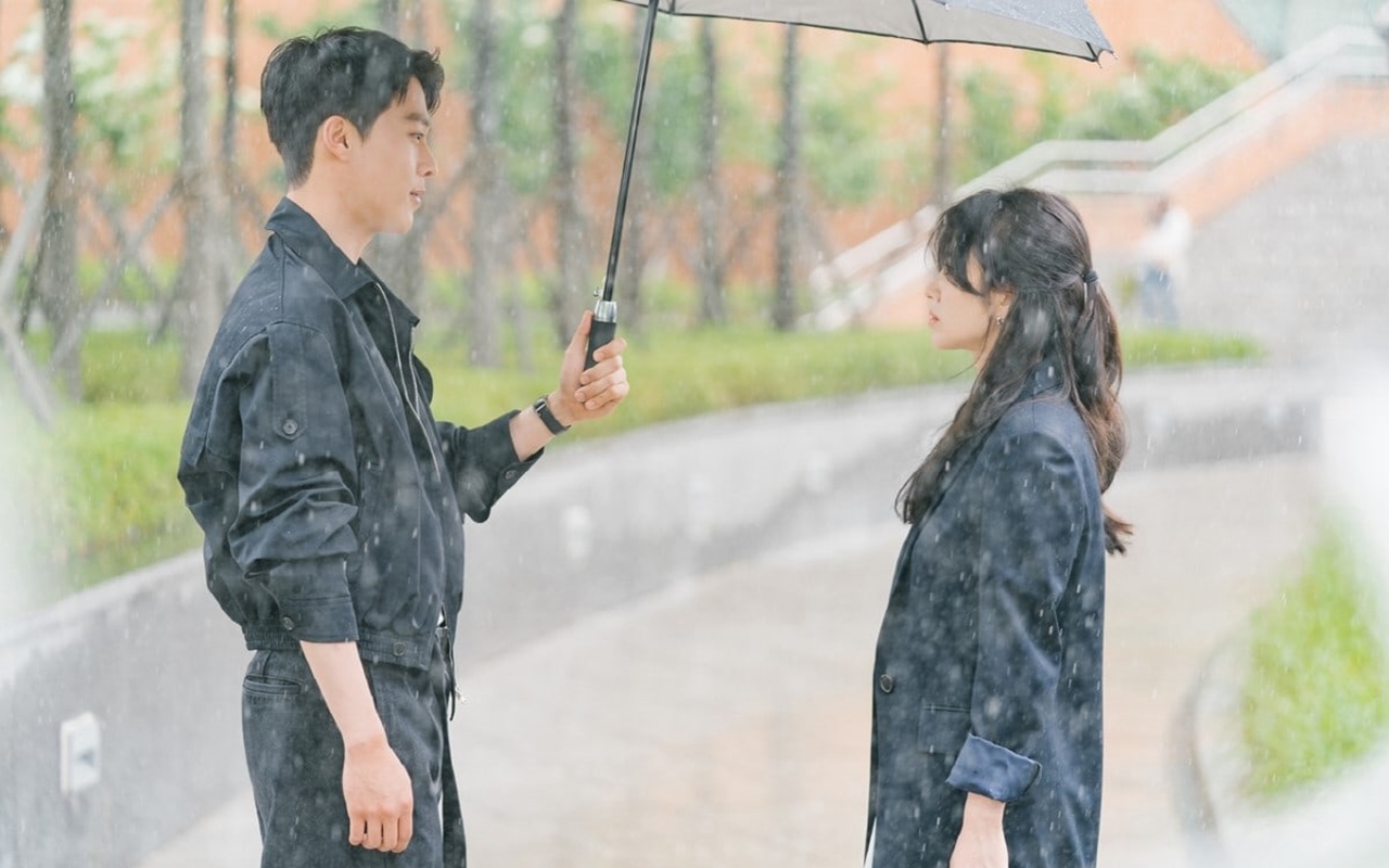 Jang Ki Yong dan Song Hye Kyo Gandengan Mesra, Ini Makna 3 Poster 'Now, We Are Breaking Up'