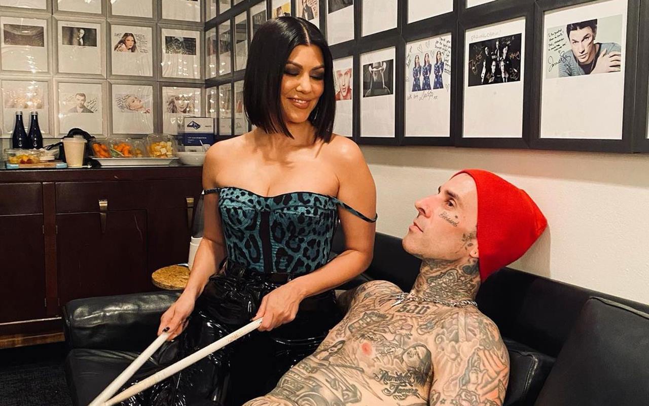 Akhirnya Kourtney Kardashian dan Travis Barker Resmi Tunangan