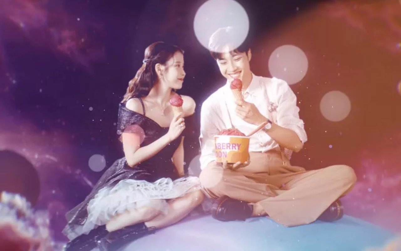 Dirilis Tengah Malam, Lagu Comeback IU 'Strawberry Moon' Tuai Pujian Selangit dari Netizen