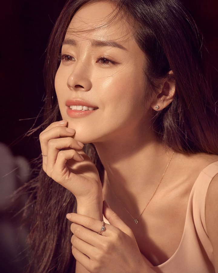 Pamerkan <i>side profile</i> sempurna 