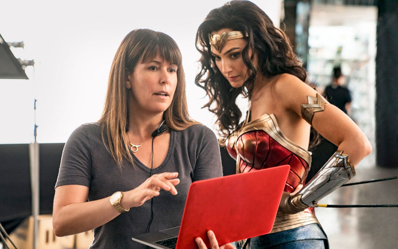 'Wonder Woman 3' Resmi Digarap, Sutradara Patty Jenkisn Pertemukan Gal Gadot dan Lynda Carter