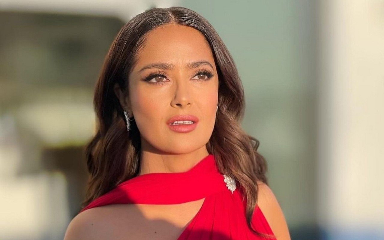 Intip Momen Langka Salma Hayek Ajak Putri Remajanya Hadir di Premier 'The Eternals'