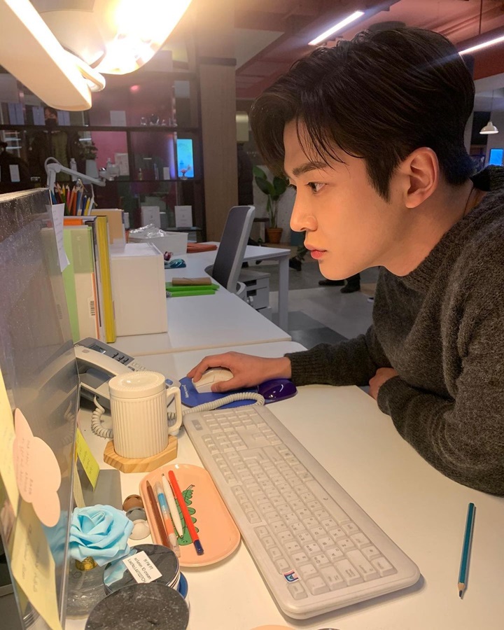 Si Brondong Manis