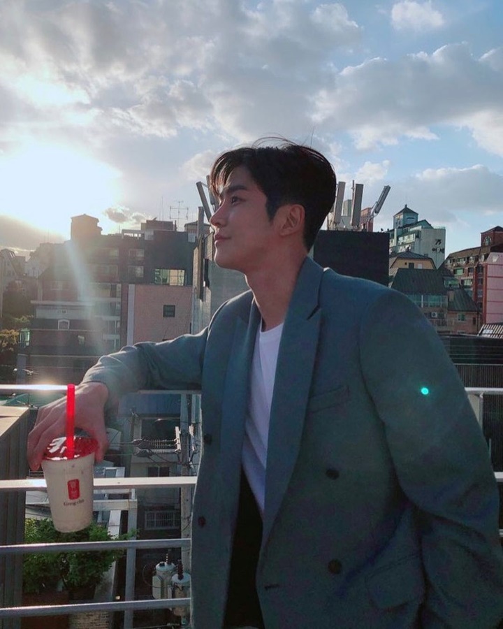 <i>Side Profile</i> yang Luar Biasa