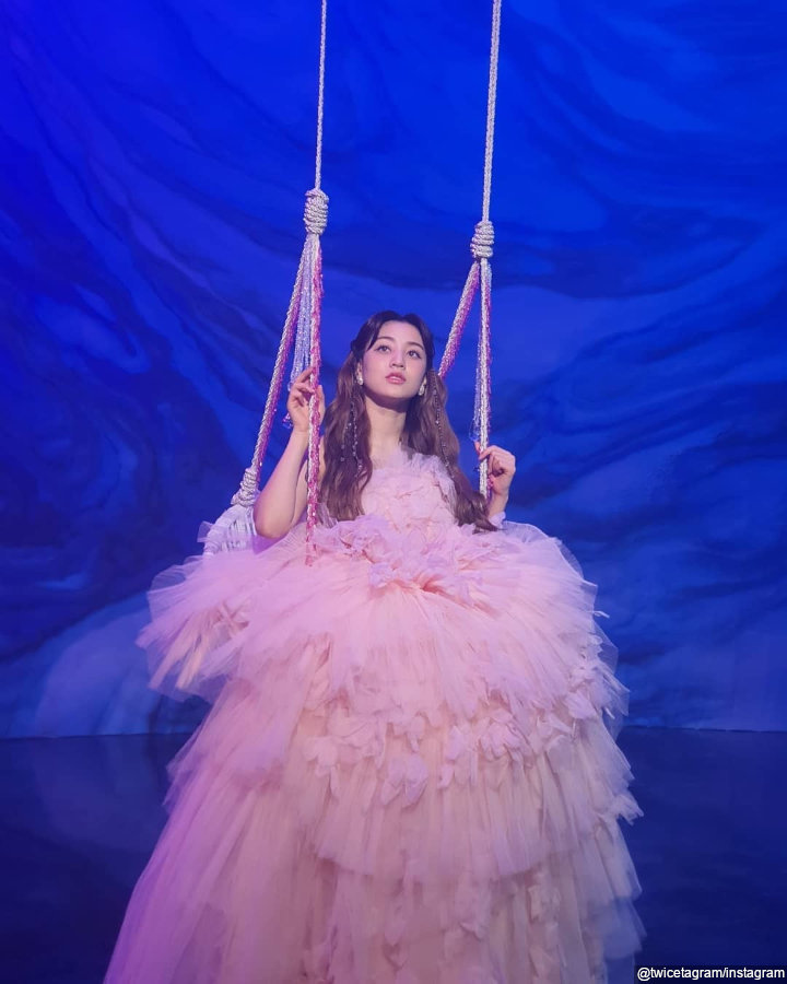 <i>Stunning</i> ala Princess 