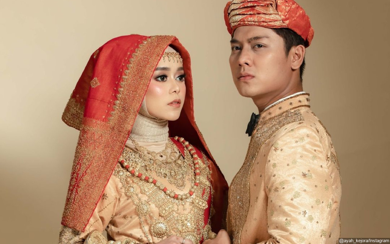 Rizky Billar 'Tega' Naik Kursi Roda Didorong Lesty Kejora yang Tengah Hamil Besar