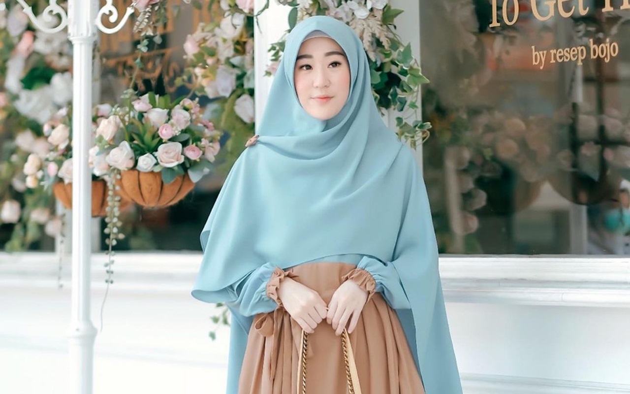 Larissa Chou Gemes Lihat Yusuf Pakai Peci Saat Bayi, Foto Alvin Faiz Di-Crop?