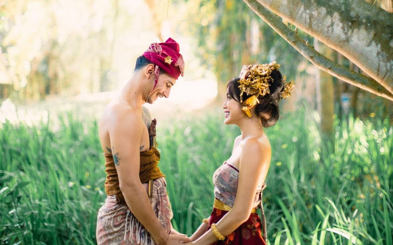 Alasan Manis Jessica Iskandar-Vincent Verhaag Pilih Adat Bali Sebagai Tema Prewedding Terungkap