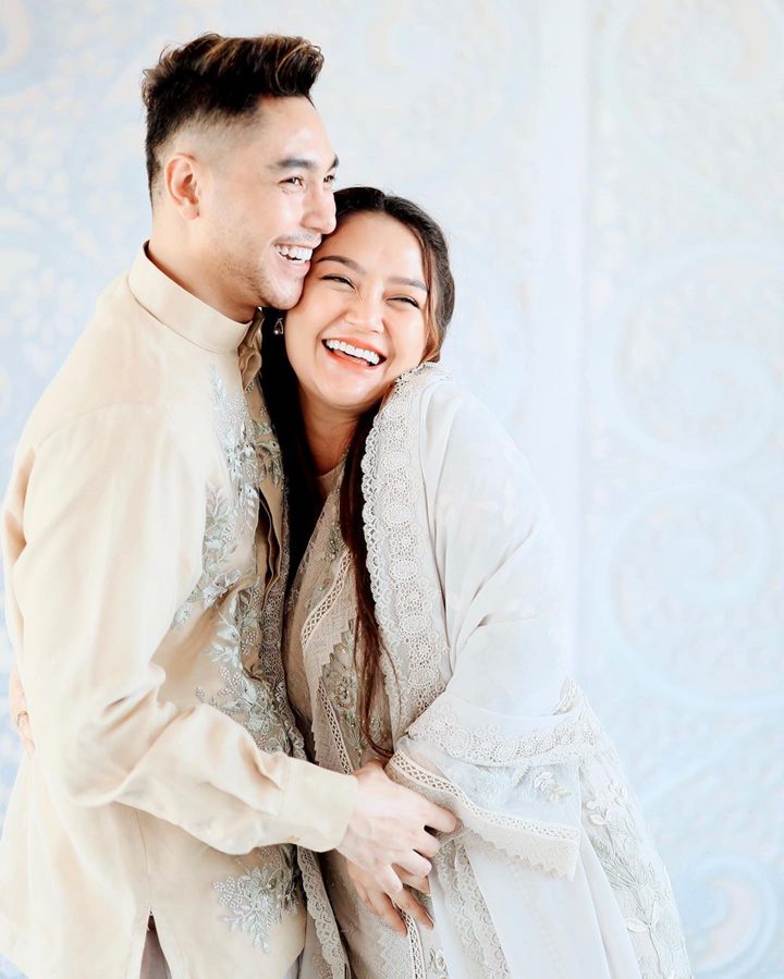 Momen bahagia di tasyakuran sibad dan krisjiana