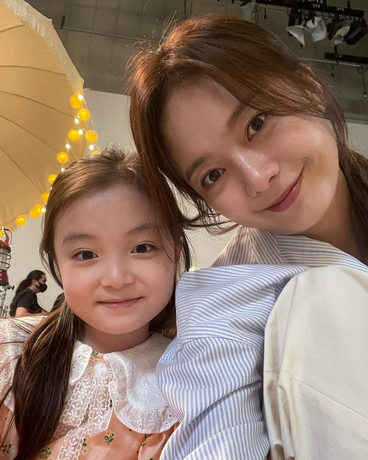 Akrab dengan anak kecil 