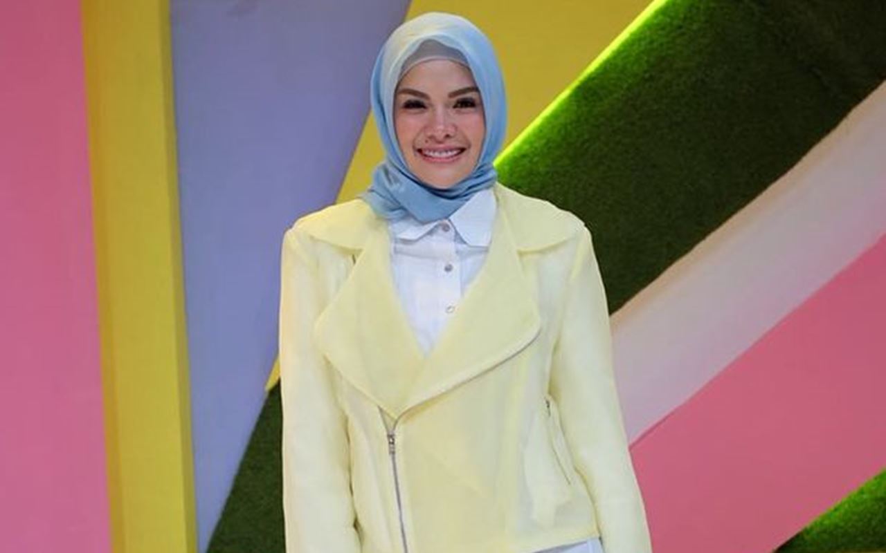 Diterpa Isu Menista Agama, Nikita Mirzani Murka Siap Lacak Presenter TV dan Ustaz Ini