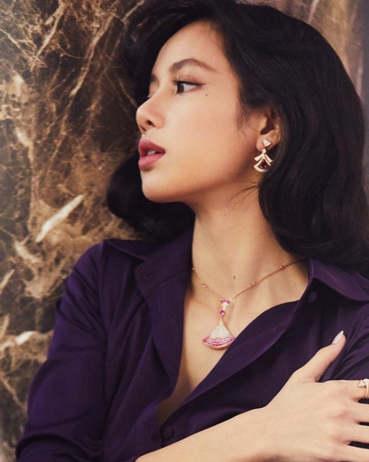 Dijuluki Diva, Lisa BLACKPINK Cantik Elegan Tanpa Poni di Iklan Baru BVLGARI