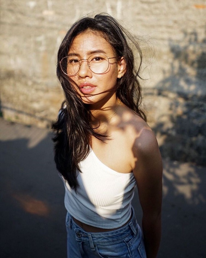 Cantik kenakan kacamata