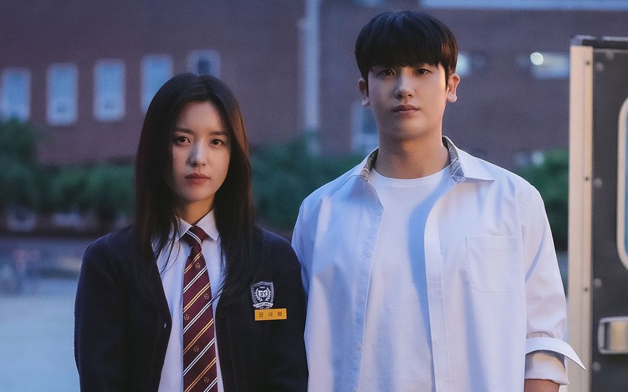 Bersama dengan dirilisnya foto di balik layar drama 'Happiness', Han Hyo Joo dan Park Hyungsik turut mengungkap suasana di lokasi syuting. Seperti apa penuturan mereka?