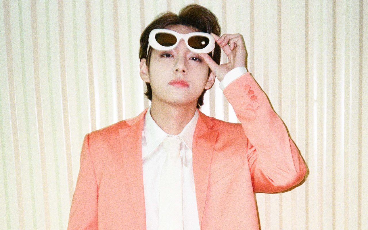 Duduk Sepanjang Konser, Pesona Kuat V BTS Dipuji Habis-Habisan Media Asing