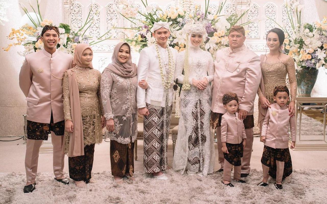 Ibunda Rezky Aditya 'Diam-Diam' Sering Ngelike Foto Kekey Diduga Cucu di Luar Nikah, Kepo?