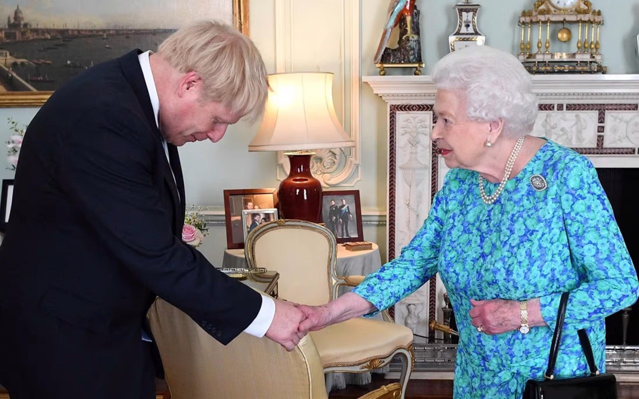 PM Inggris Tegaskan Ratu Elizabeth II Baik-Baik Saja Meski Disarankan Istirahat 2 Pekan