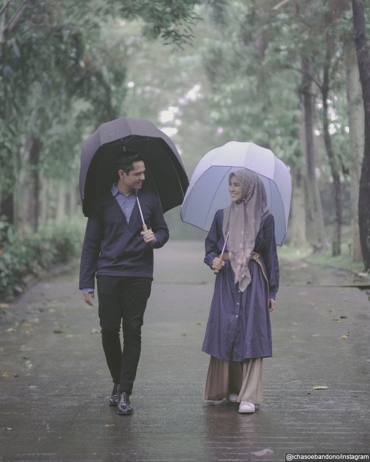 <i>Outfit match</i> bareng suami 