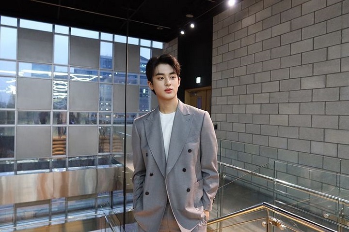 <i>Look semi formal</i> penuh karisma