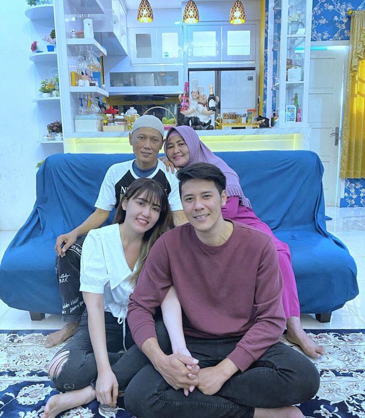 Sudah Bertemu Keluarga Via