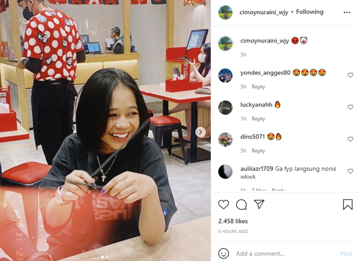 Usai Lepas Hijab, Cimoy Diduga Pindah Agama