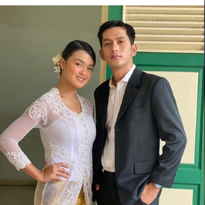 terlibat cinta lokasi dengan Ilyas Bachtiar