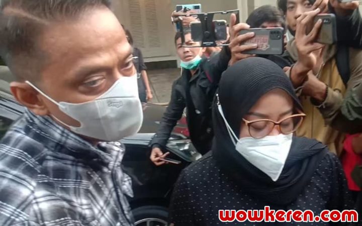 Ayah Vanessa Angel Minta Doa Untuk Mendiang Sang Putri