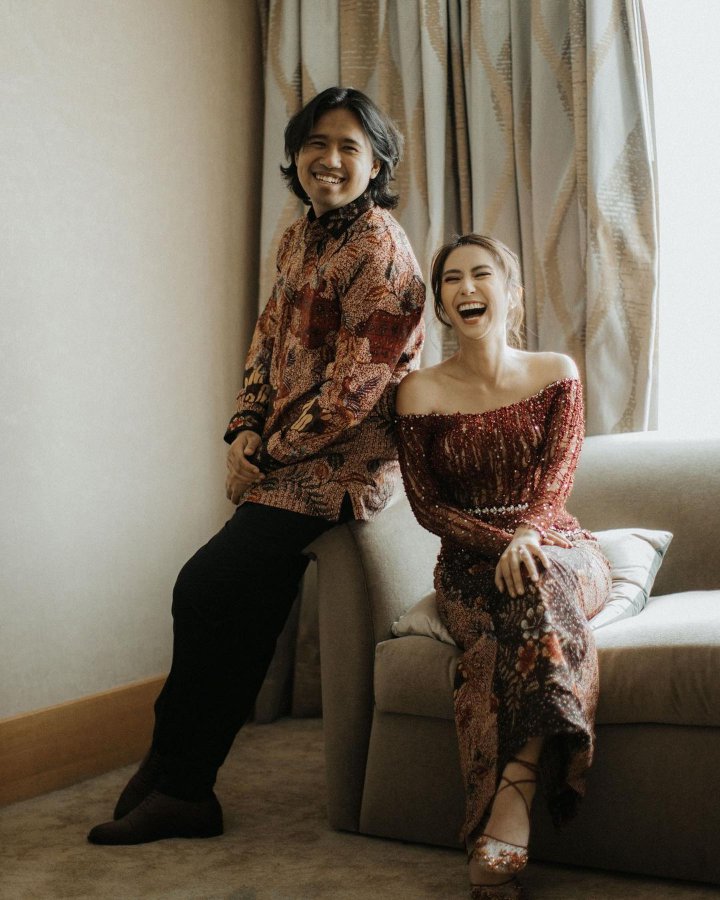 Potret bahagia di momen Tunangan 