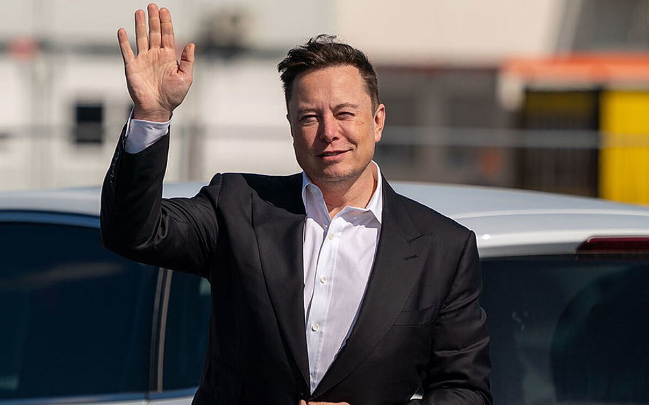 Elon Musk Bertanya Apakah Dia Harus Jual 10 Persen Saham Tesla, Publik