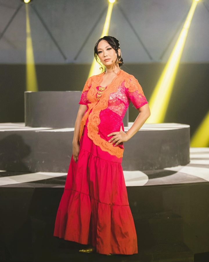 Cantik dengan baju cerah