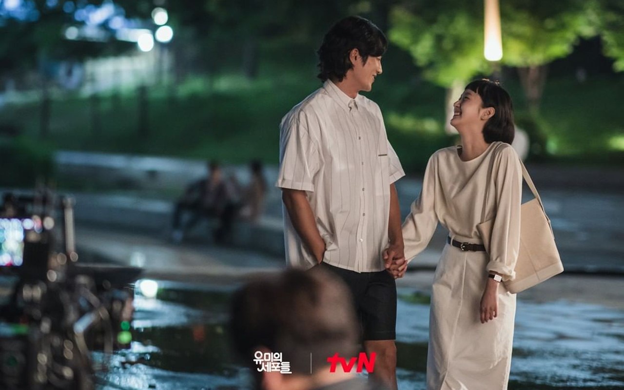 Kim Go Eun Pura-Pura Anggun Bikin Ahn Bo Hyun Kesal di Lokasi Syuting 'Yumi's Cells'