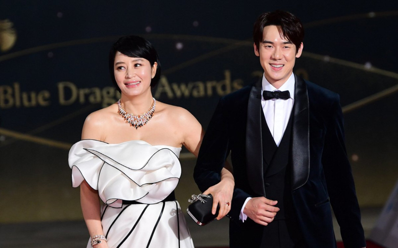 Blue Dragon Film Awards 2021: Kim Hye Soo dan Yoo Yeon Seok Terpilih Jadi MC 4 Tahun Berturut-Turut