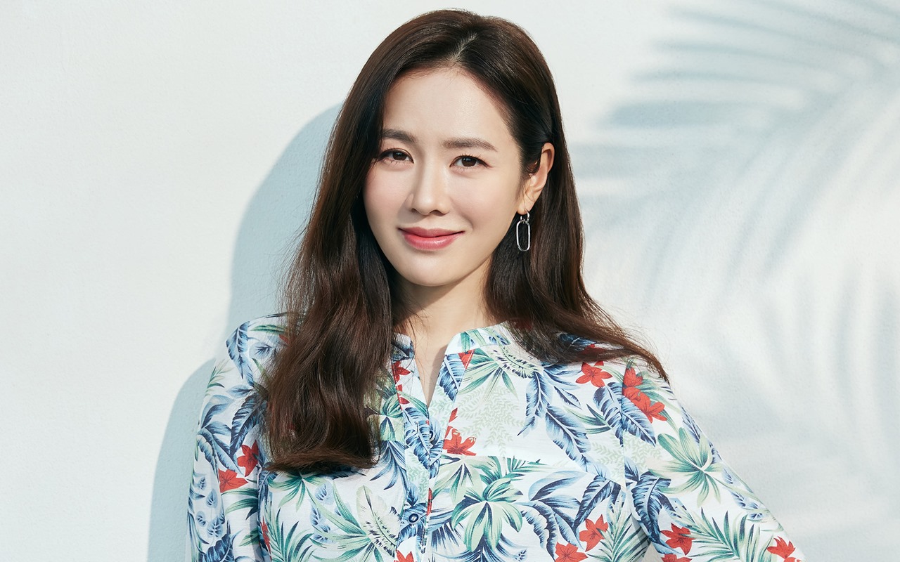 Son Ye Jin Terciduk Syuting 'Thirty Nine', Pakaian Mewah Elegan Curi Perhatian