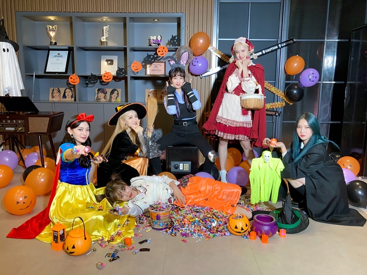 <i>Halloween Day</i>