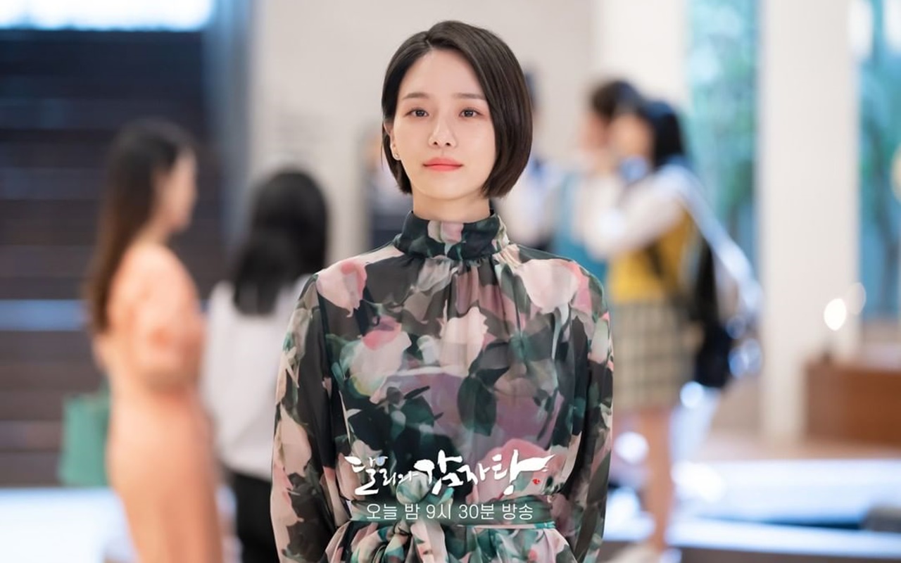 Park Gyu Young Beber Alasan Pilih Fashion Unik di 'Dali And Cocky Prince', Awalnya Merasa Tak Cocok