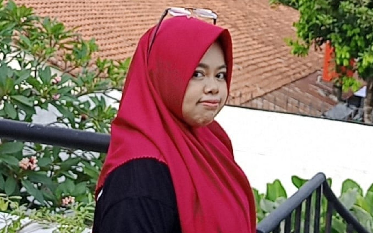 Usai Ngaku Bosan Cantik, Kini Rahmawati Kekeyi Pamer Penampilan Rumahan Tanpa Makeup
