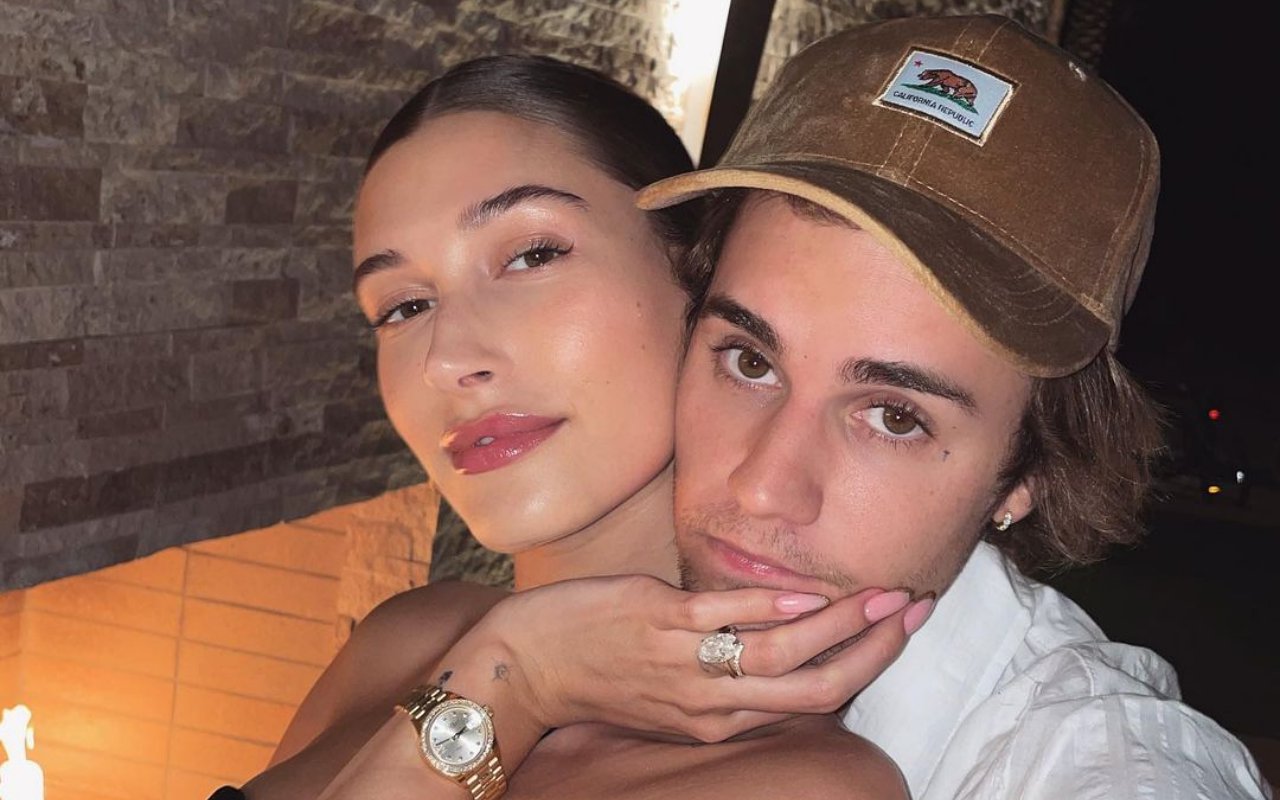 Hailey Baldwin Bandingkan Justin Bieber Dan Ayahnya, Sebut Sang Suami Lebih Baik?