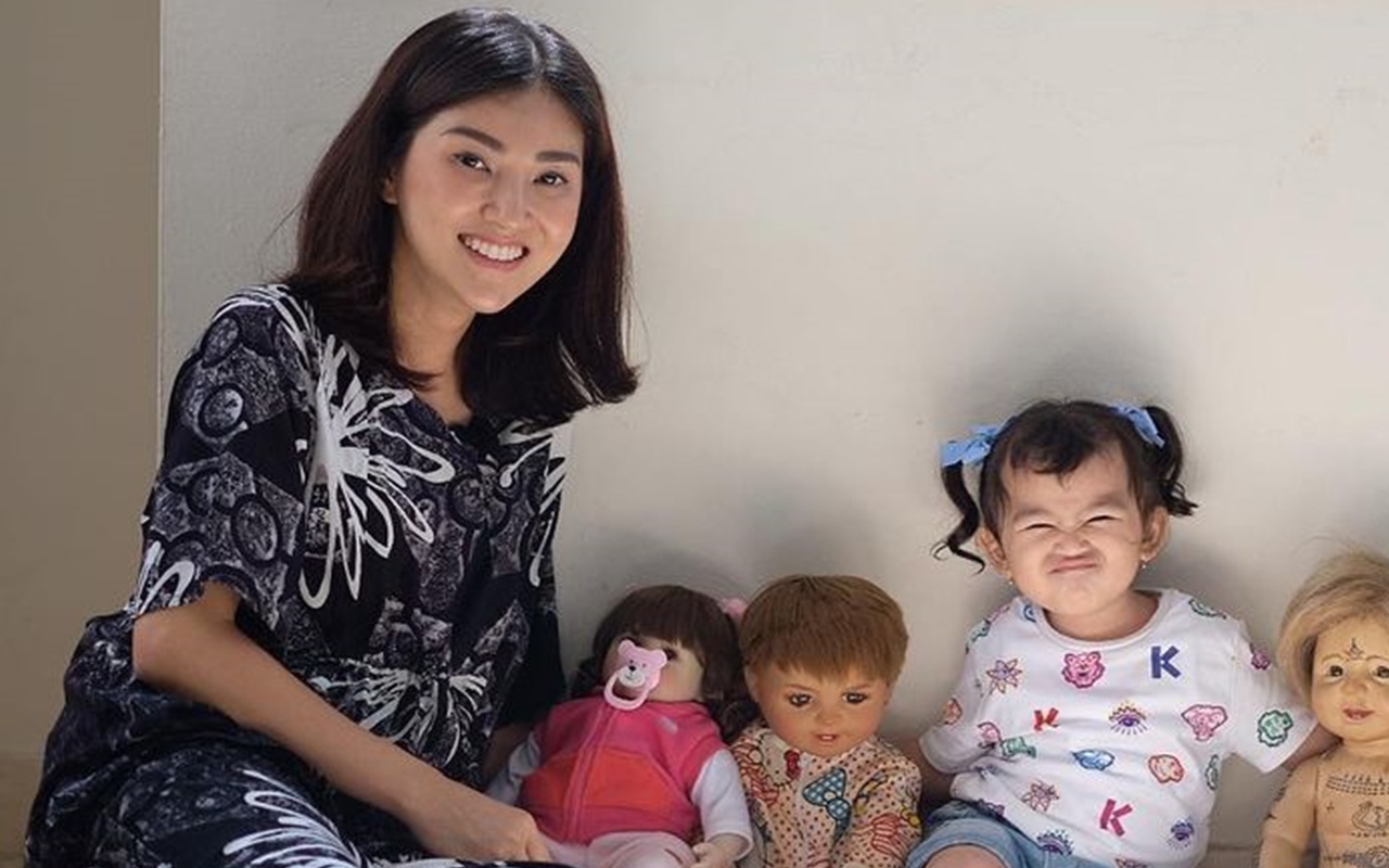 Sikap Tenang Thania Putri Sarwendah Disuntik 2 Vaksin Sekaligus Bikin Takjub