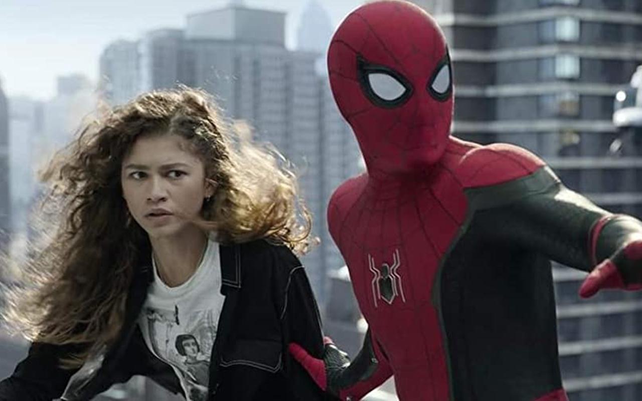 Tom Holland dan Zendaya Ikut Terperanjat Saat Nonton Trailer 'Spider-Man: No Way Home'