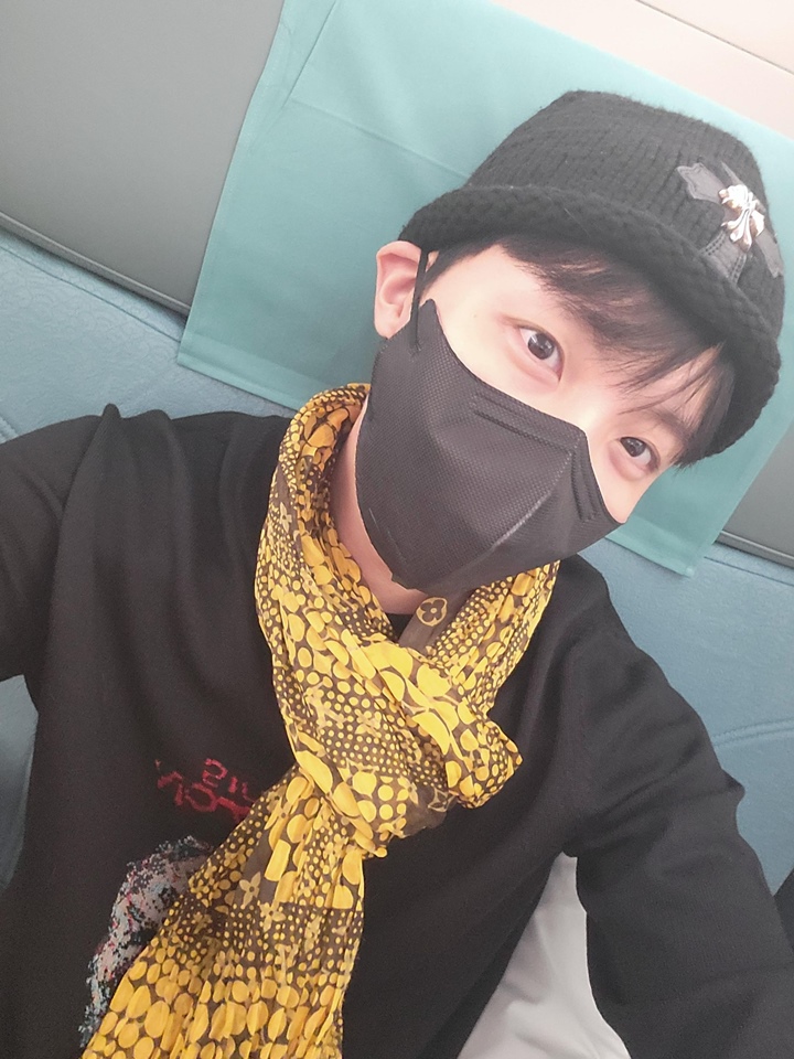 BTS Tebar Selfie di Pesawat 2