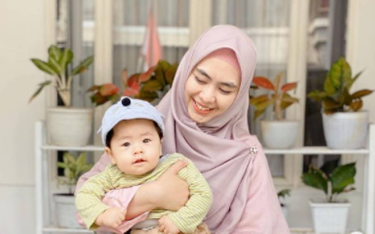 Ulang Tahun Pertama, Putra Bungsu Oki Setiana Dewi Harus Kembali Periksa ke Rumah Sakit
