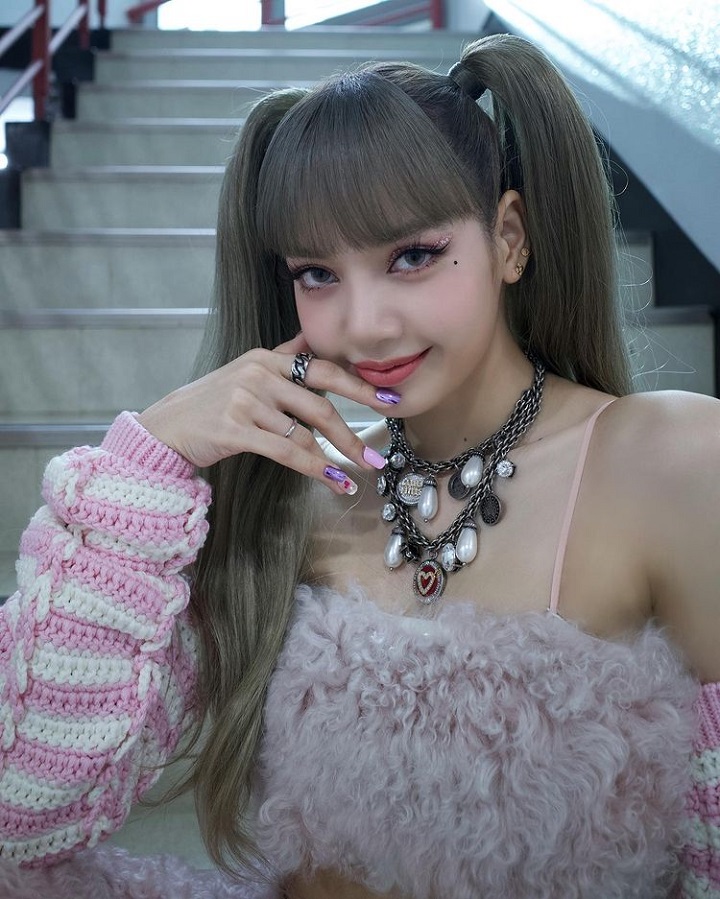 Jadi idol kpop dengan   <i>followers</i> terbanyak