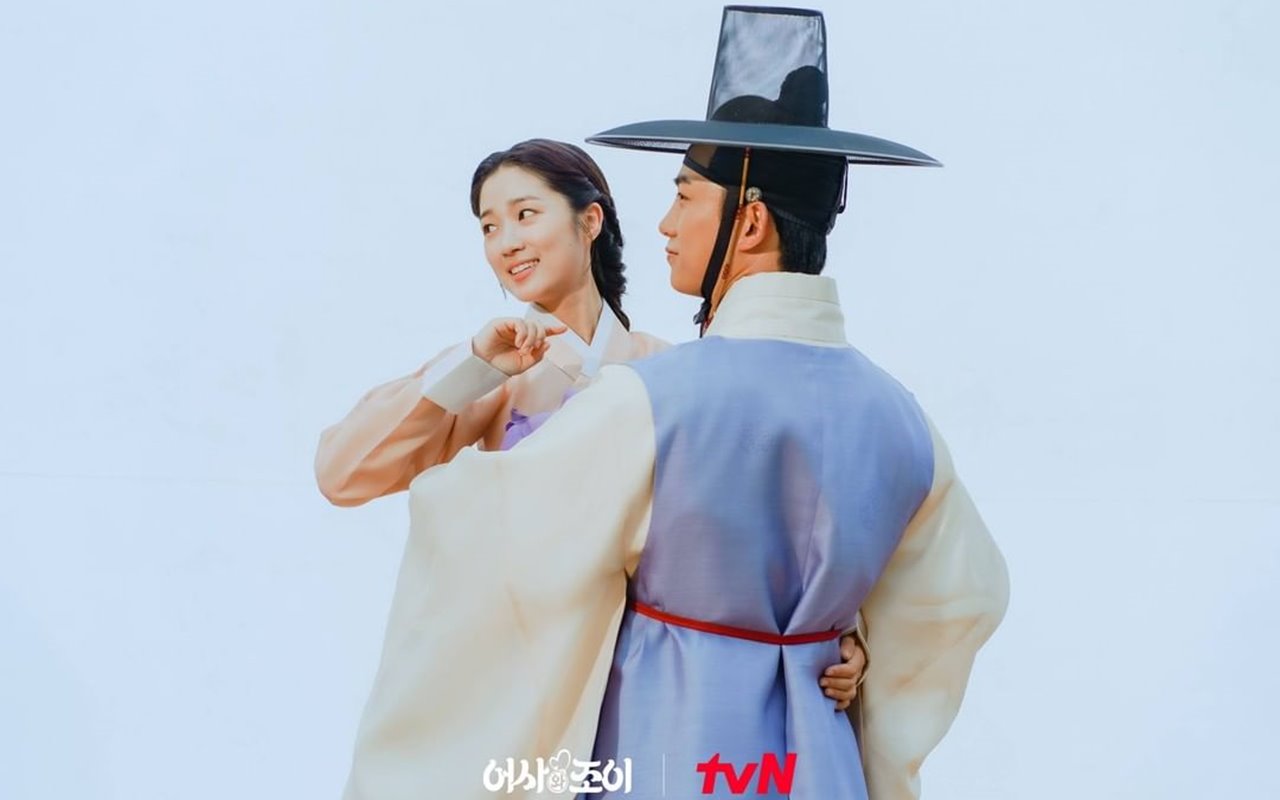 Taecyeon dan Kim Hye Yoon Syuting Ciuman di 'Secret Royal Inspector Joy', Tangan Enteng Disorot