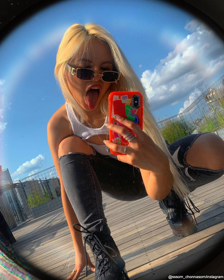<i>Mirror Selfie</i> Unik