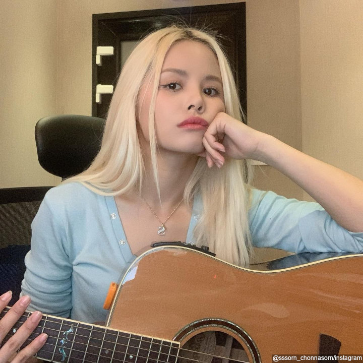 Jago Bermain Gitar