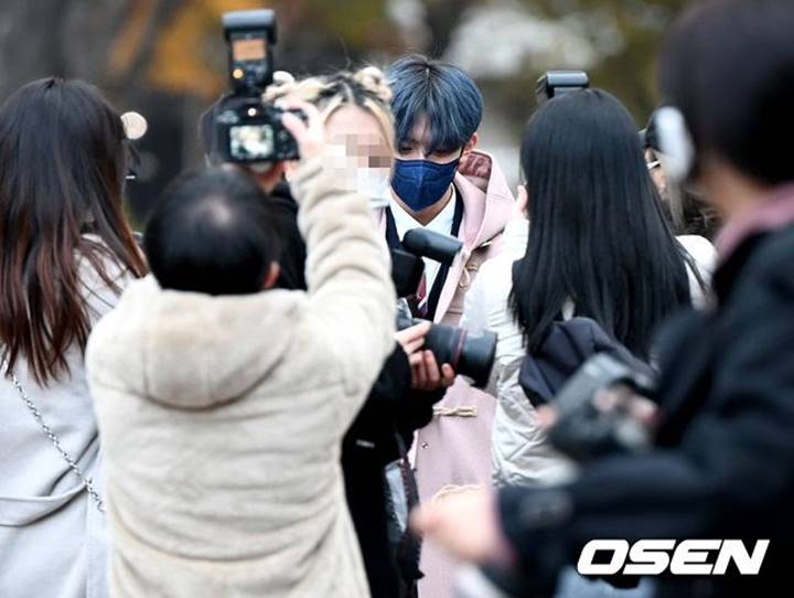 Musim Ujian, Kangmin VERIVERY Malah Dikerumuni Fans Hampir Tak Bisa Masuk Gedung