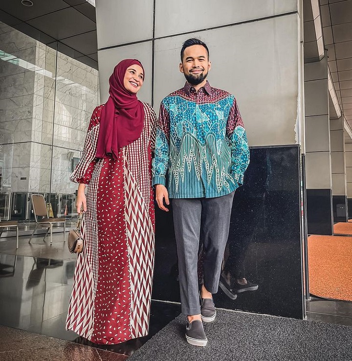 tunjukkan cinta dengan kenakan <i>outfit match</i>