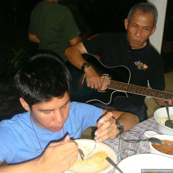 Dekat Dengan Mendiang Ayah